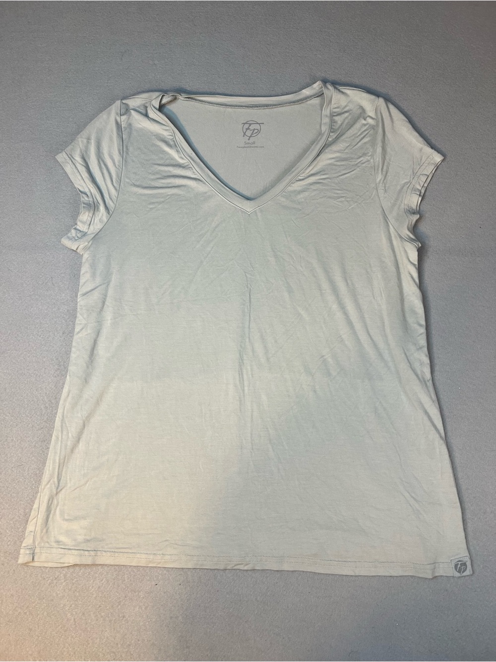 Faceplant Dreams bamboo blend v-neck t shirt size small